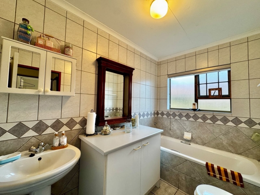 3 Bedroom Property for Sale in Heiderand Western Cape